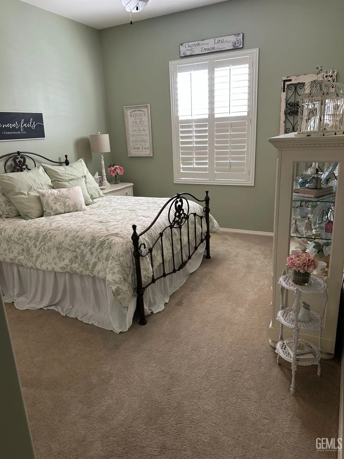 Property Slideshow image 15 of 48 | 10026 besancon way, Bakersfield, CA, 93306