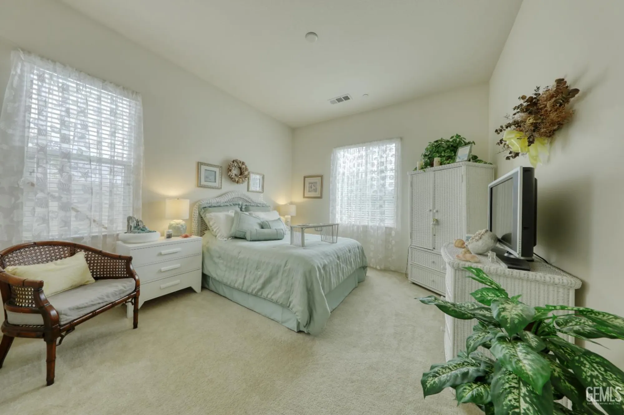 Property Slideshow image 21 of 55 | 5908 orange hill pl, Bakersfield, CA, 93306