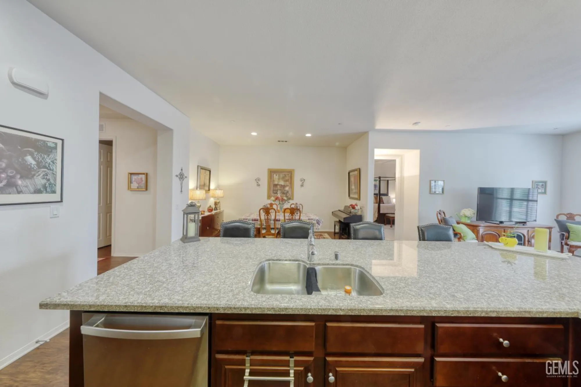 Property Slideshow image 10 of 55 | 5908 orange hill pl, Bakersfield, CA, 93306