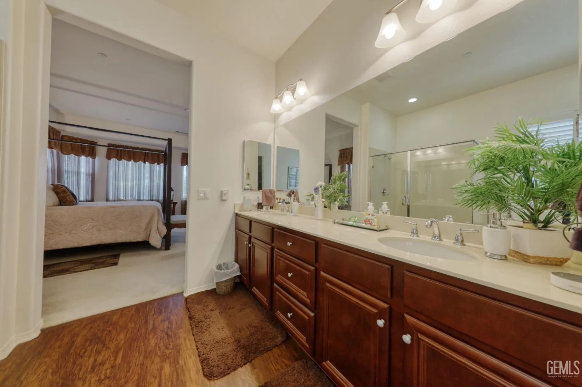 Property Slideshow image 18 of 55 | 5908 orange hill pl, Bakersfield, CA, 93306