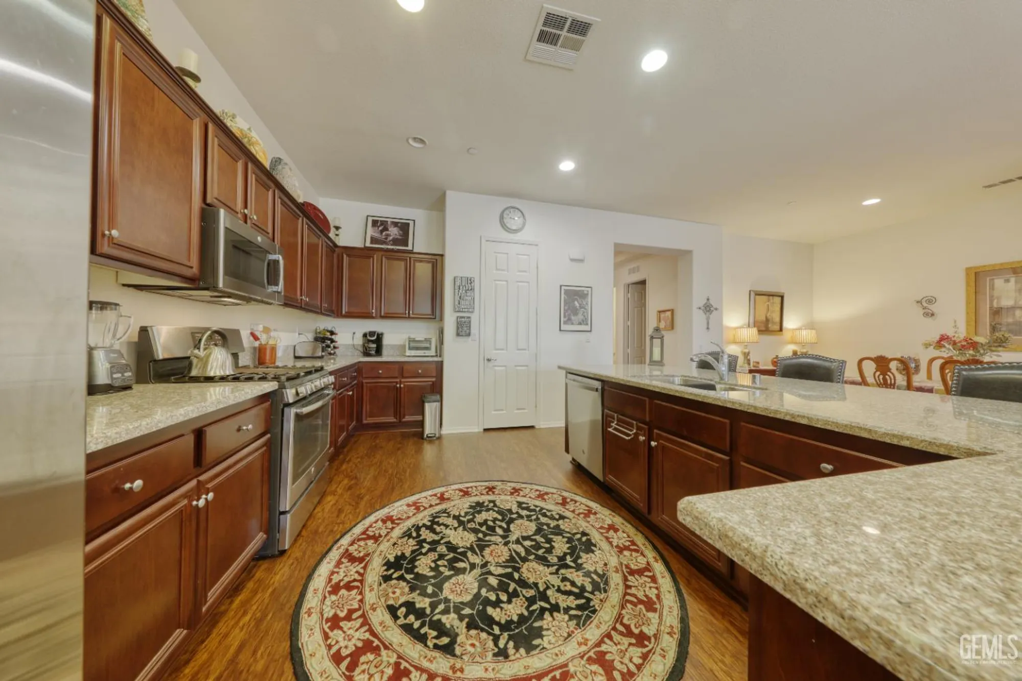 Property Slideshow image 9 of 55 | 5908 orange hill pl, Bakersfield, CA, 93306