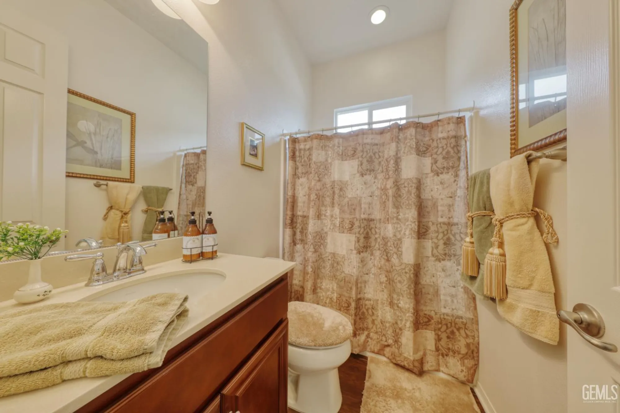 Property Slideshow image 23 of 55 | 5908 orange hill pl, Bakersfield, CA, 93306