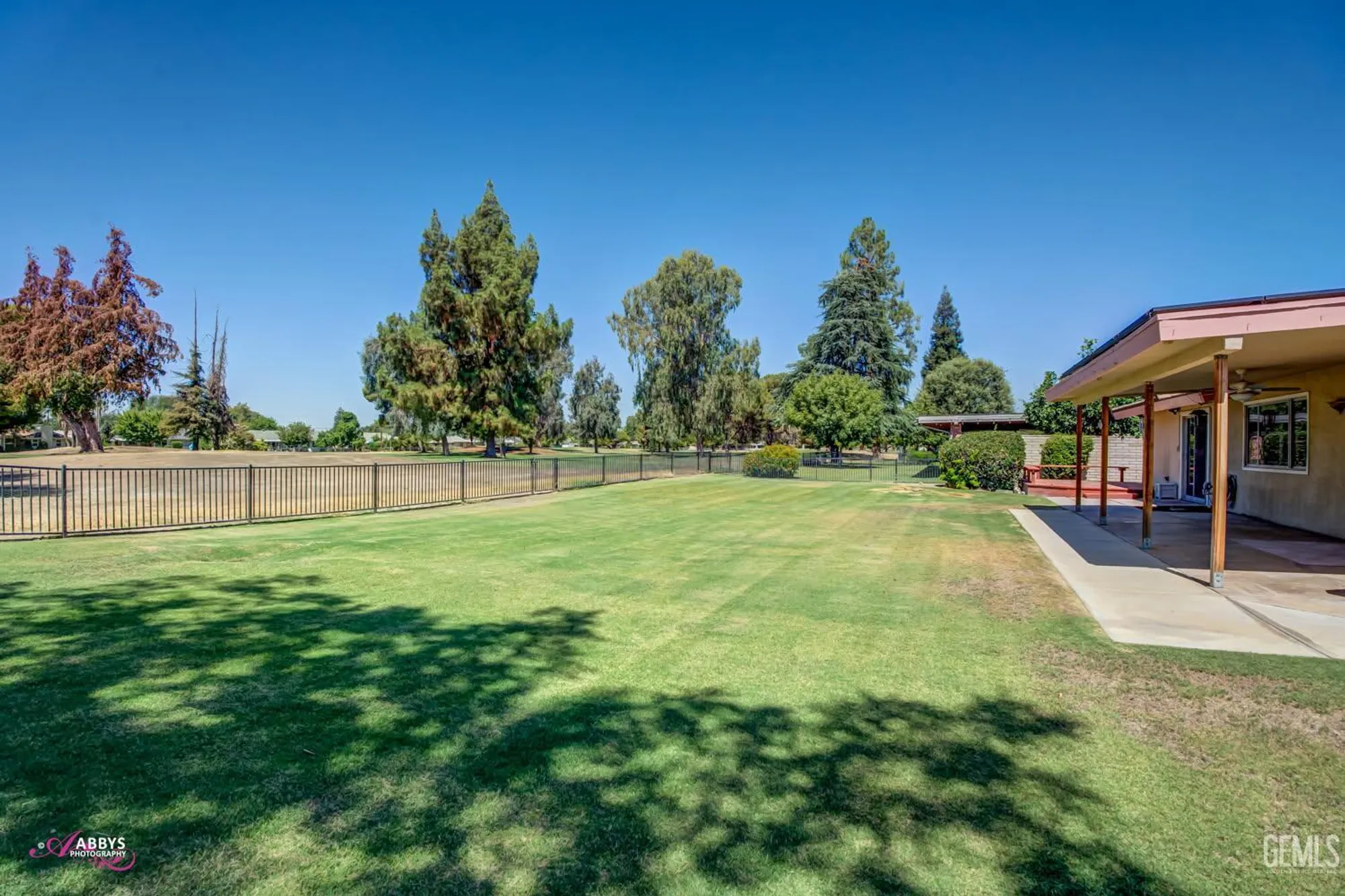 Property Slideshow image 32 of 47 | 409 bermuda st, Bakersfield, CA, 93309