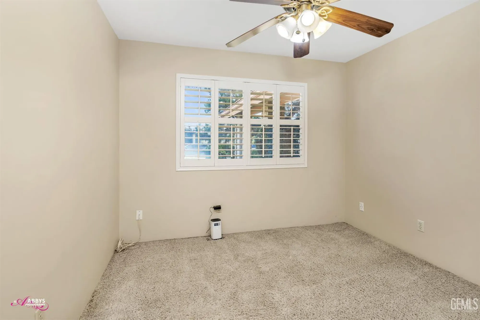 Property Slideshow image 17 of 47 | 409 bermuda st, Bakersfield, CA, 93309