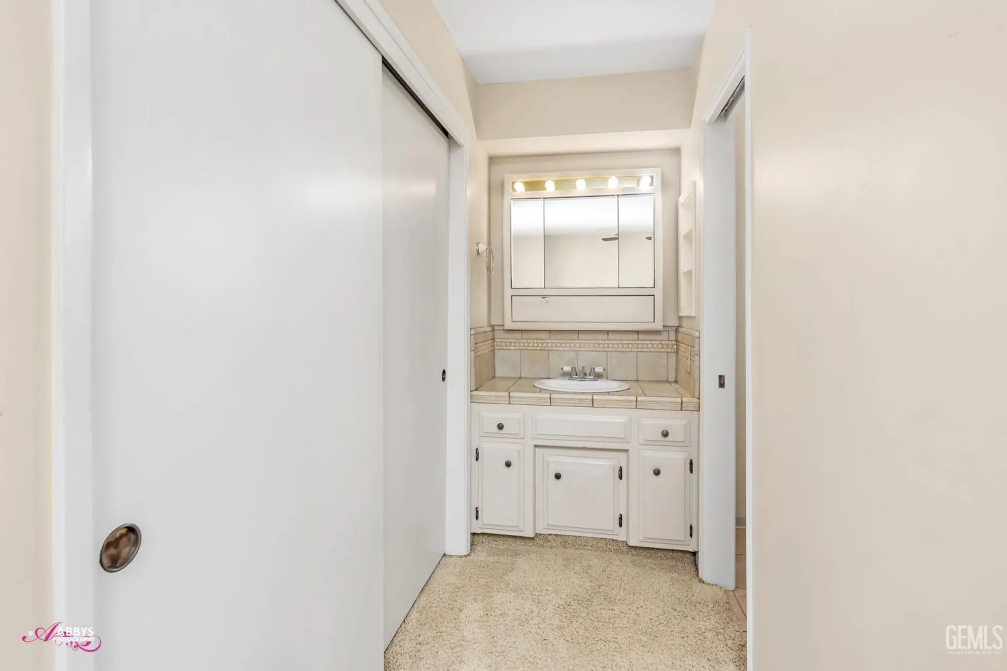 Property Slideshow image 20 of 47 | 409 bermuda st, Bakersfield, CA, 93309