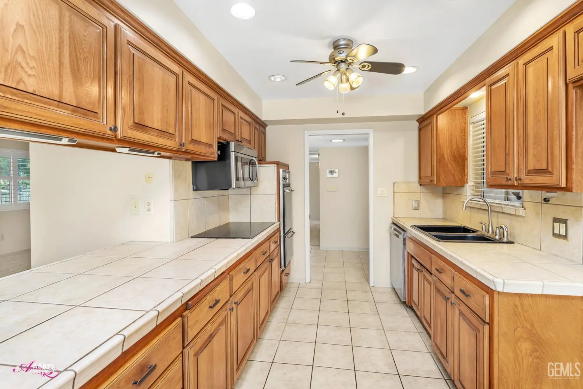 Property Slideshow image 12 of 47 | 409 bermuda st, Bakersfield, CA, 93309