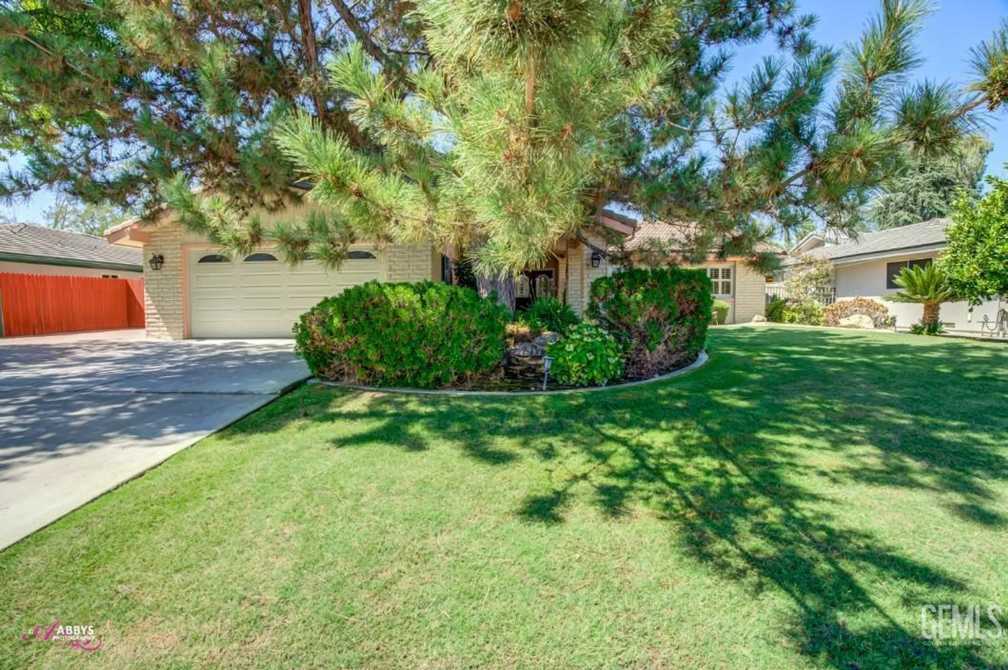 Property Slideshow image 2 of 47 | 409 bermuda st, Bakersfield, CA, 93309