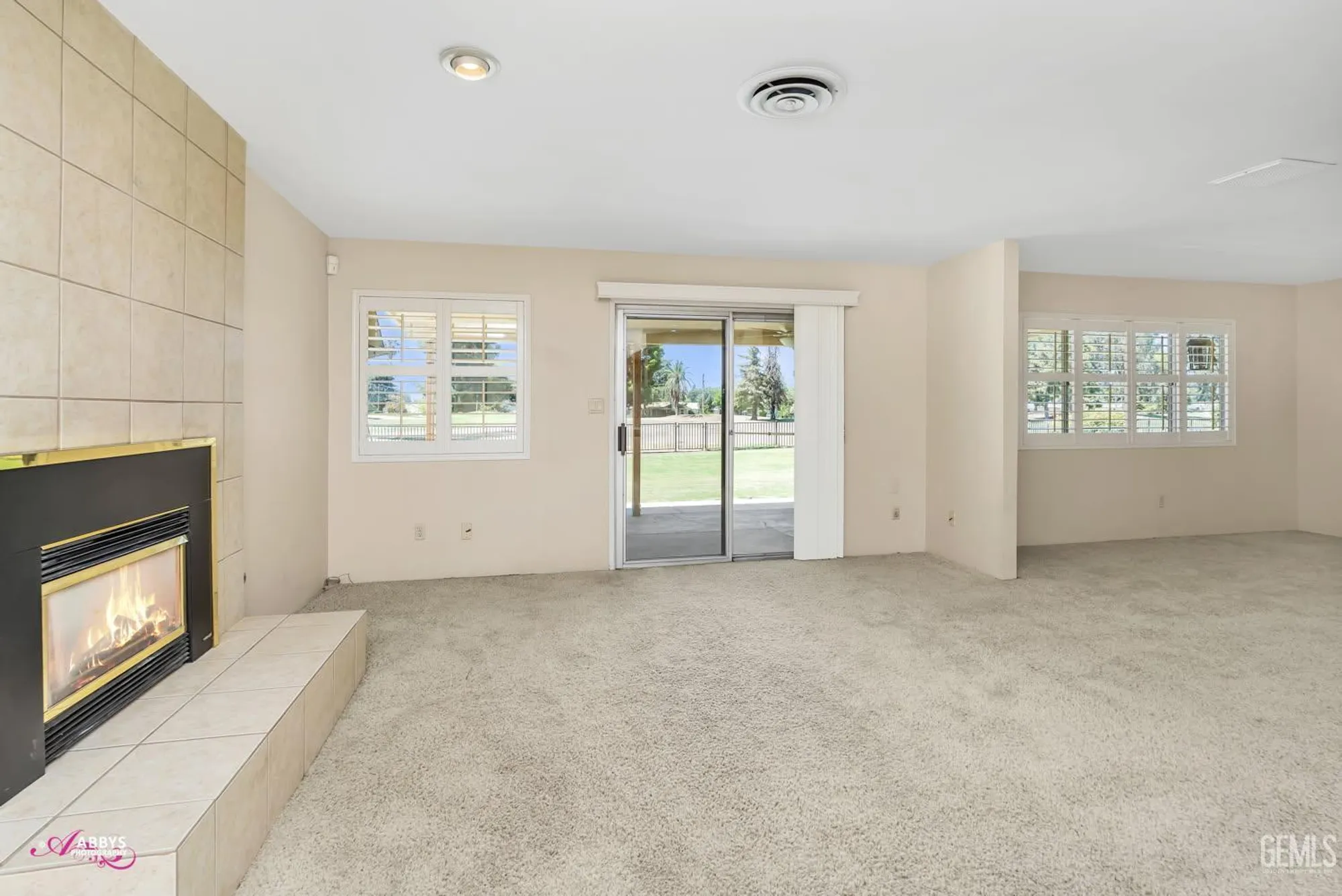 Property Slideshow image 16 of 47 | 409 bermuda st, Bakersfield, CA, 93309