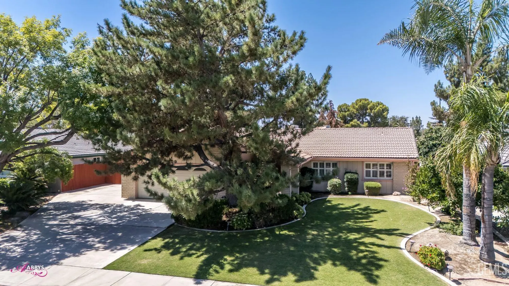 Property Slideshow image 6 of 47 | 409 bermuda st, Bakersfield, CA, 93309