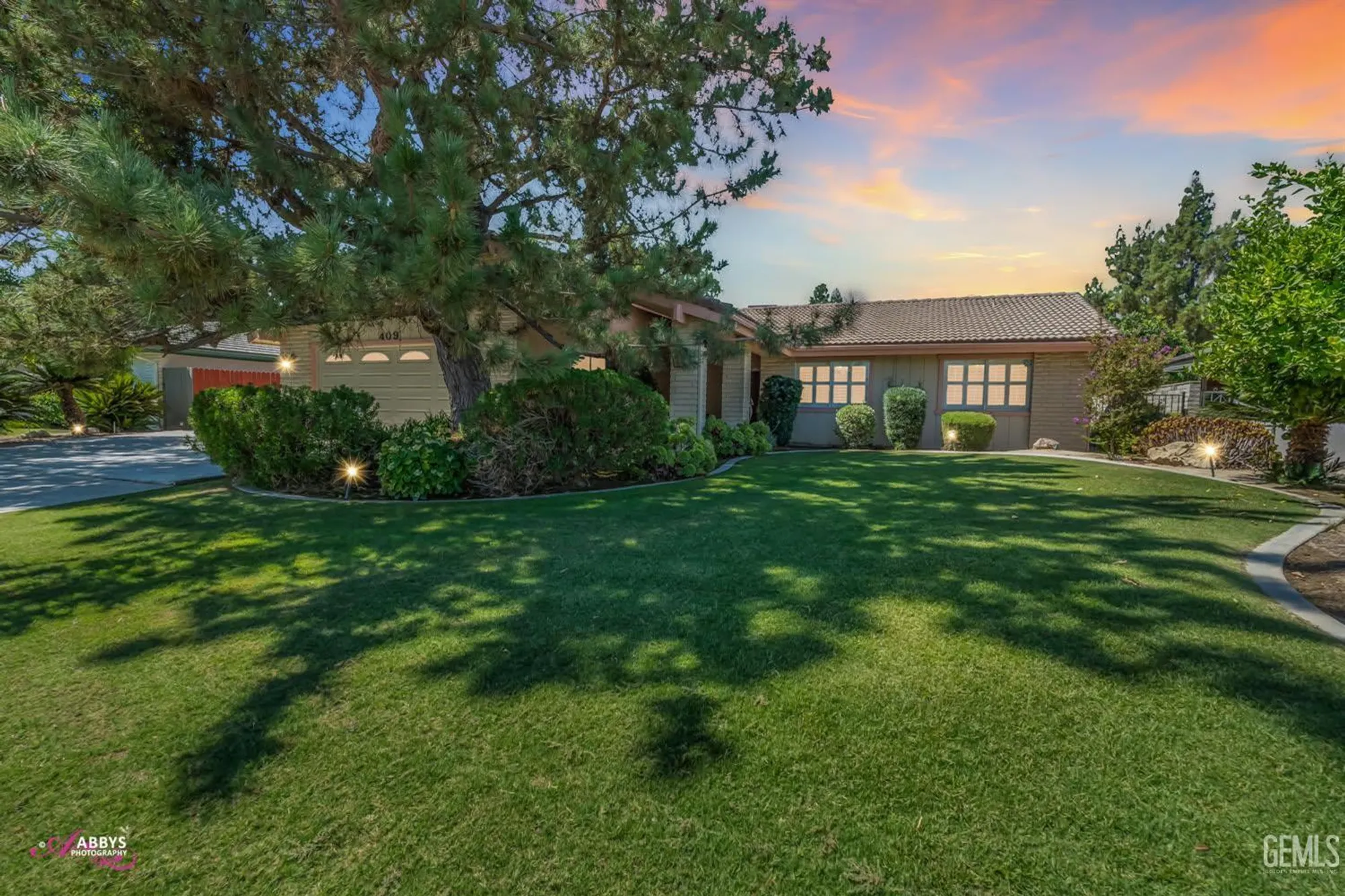 Property Slideshow image 1 of 47 | 409 bermuda st, Bakersfield, CA, 93309