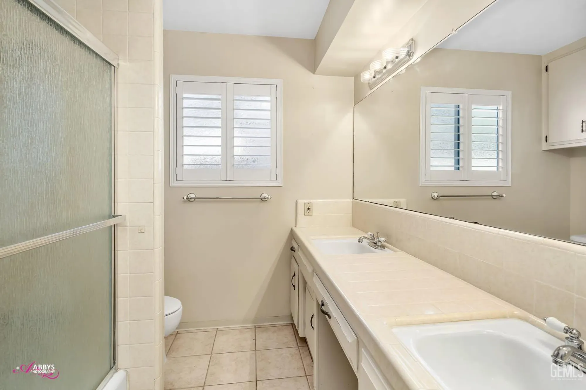 Property Slideshow image 21 of 47 | 409 bermuda st, Bakersfield, CA, 93309