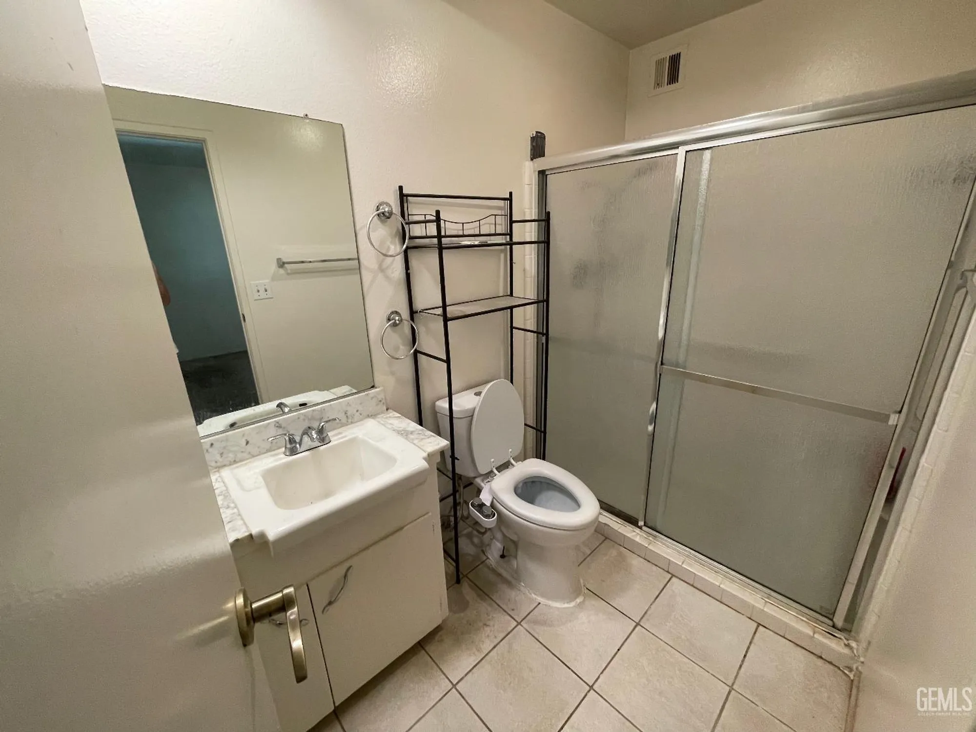 Property Slideshow image 29 of 44 | 917 cherry hills dr, Bakersfield, CA, 93309