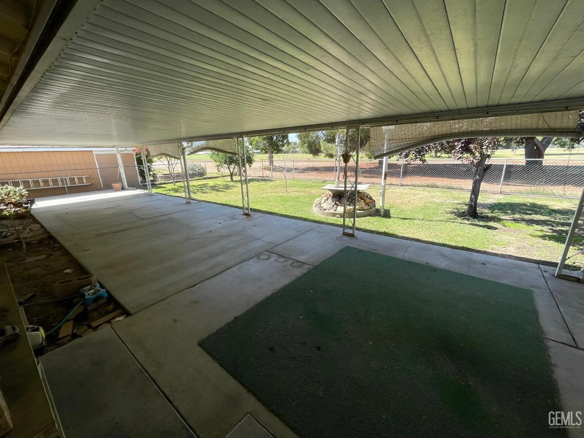 Property Slideshow image 33 of 44 | 917 cherry hills dr, Bakersfield, CA, 93309