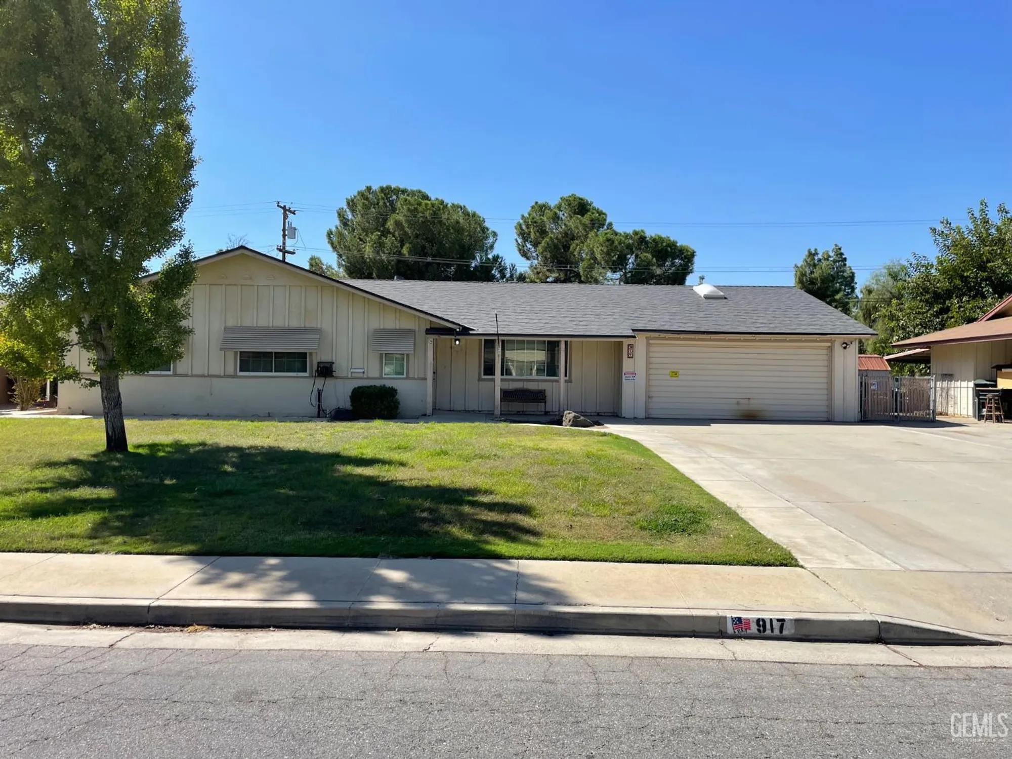 Property Slideshow image 2 of 44 | 917 cherry hills dr, Bakersfield, CA, 93309