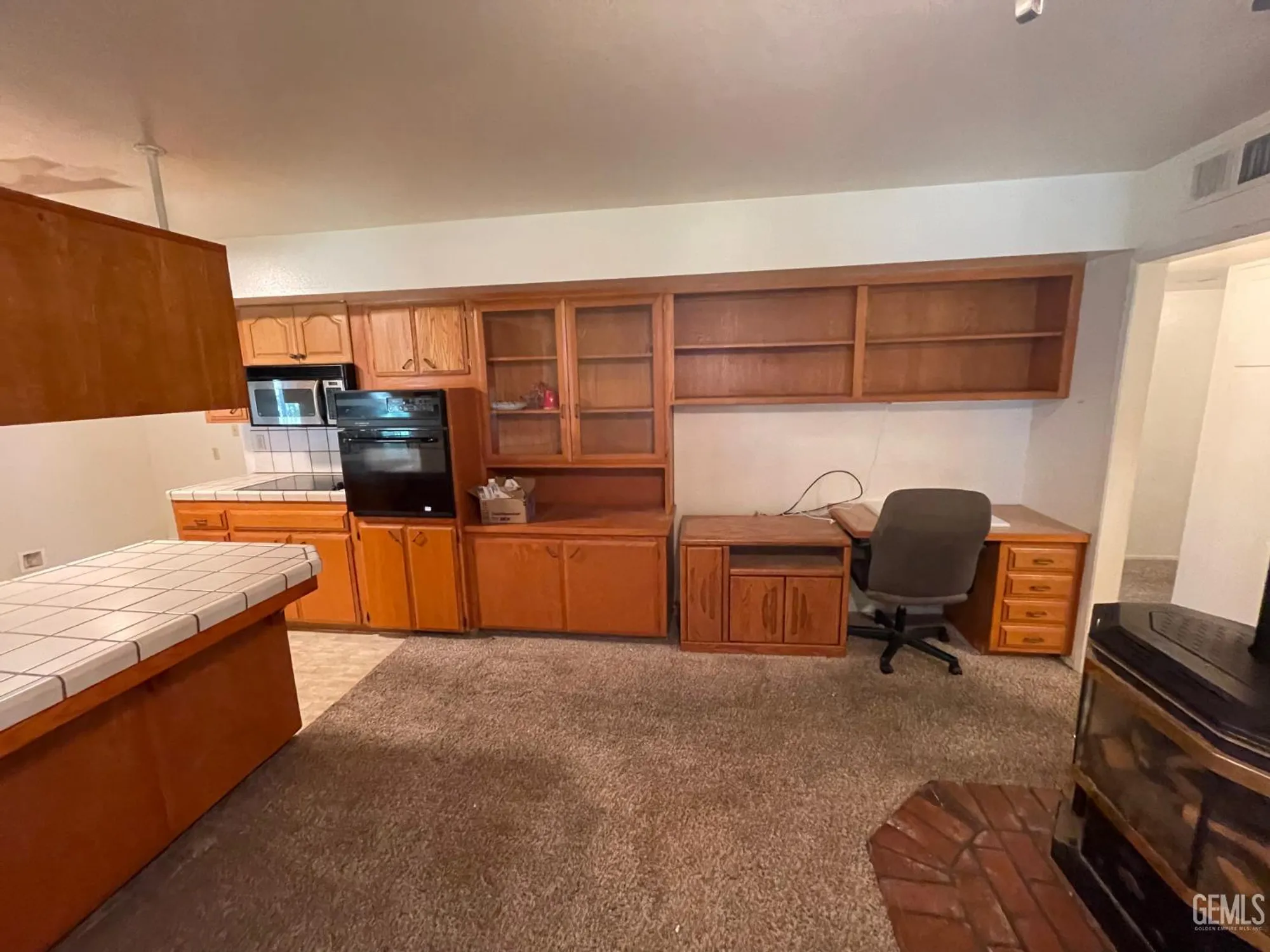 Property Slideshow image 20 of 44 | 917 cherry hills dr, Bakersfield, CA, 93309