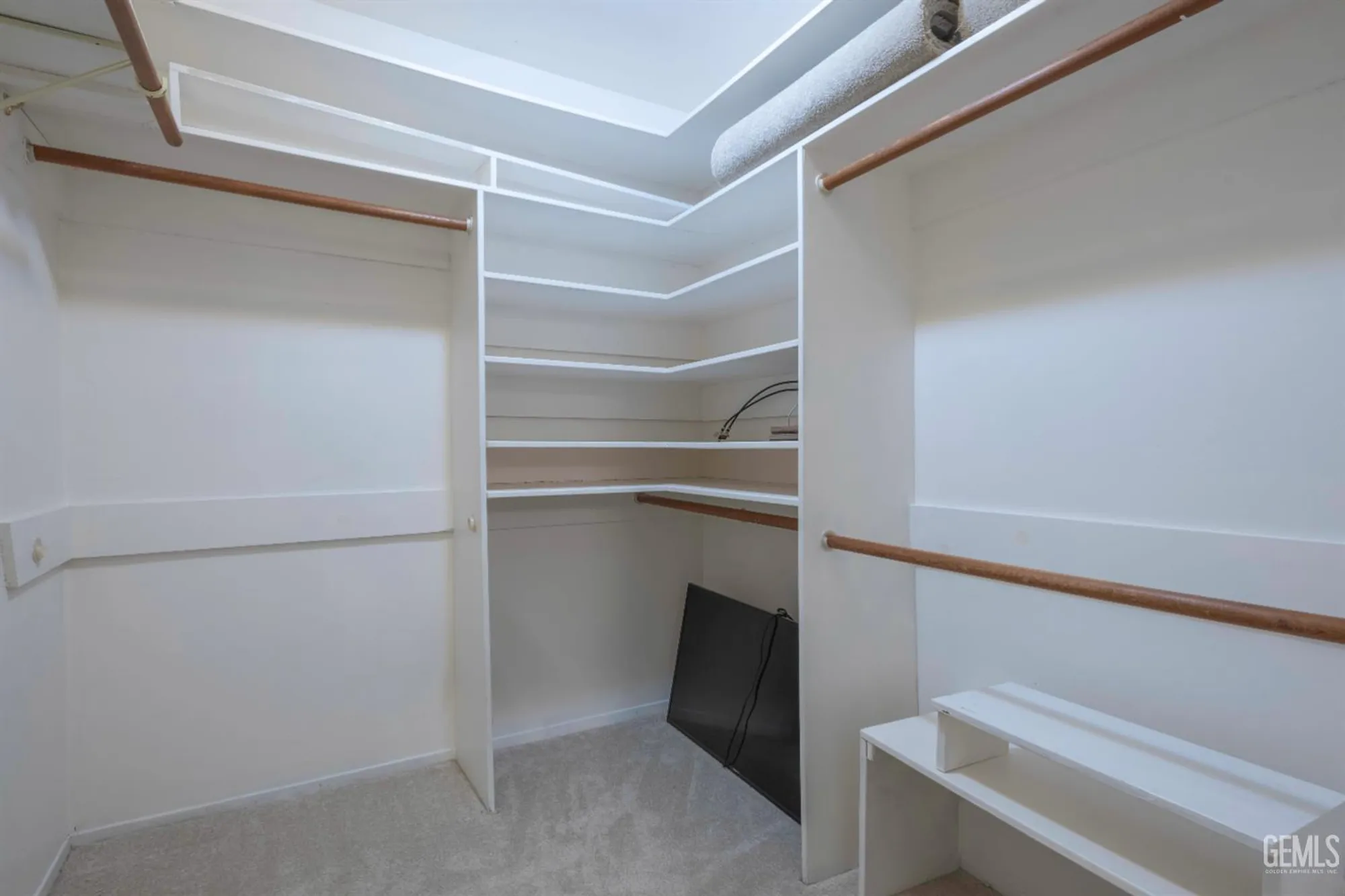 Property Slideshow image 17 of 44 | 504 cherry hills dr, Bakersfield, CA, 93309