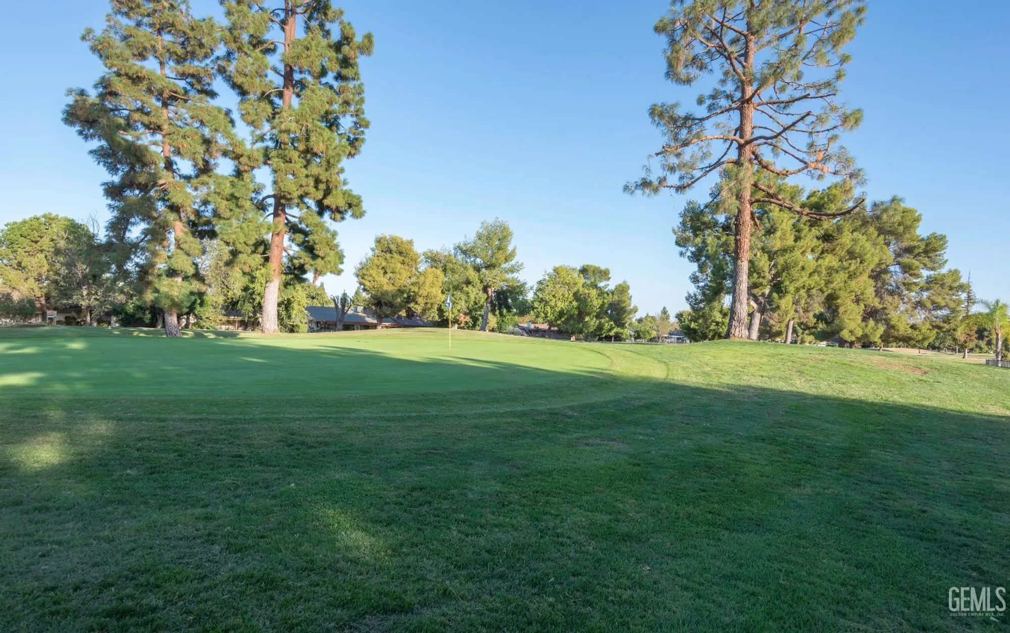 Property Slideshow image 32 of 44 | 504 cherry hills dr, Bakersfield, CA, 93309