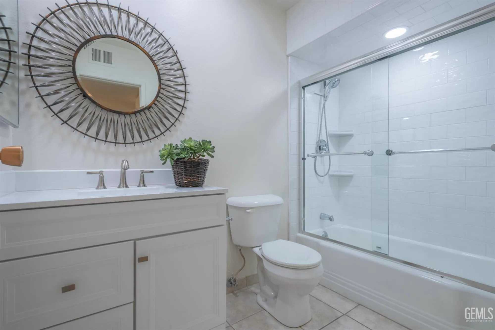 Property Slideshow image 24 of 44 | 504 cherry hills dr, Bakersfield, CA, 93309