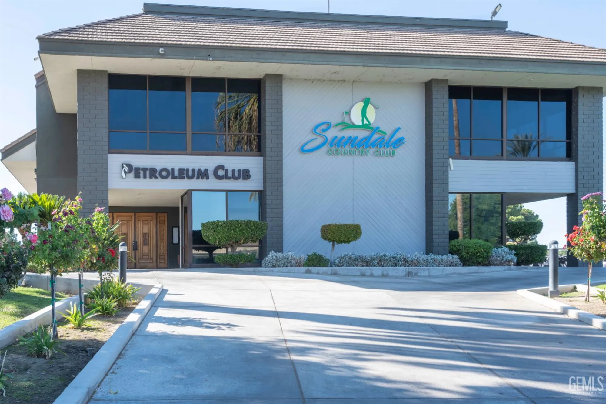 Property Slideshow image 37 of 44 | 504 cherry hills dr, Bakersfield, CA, 93309