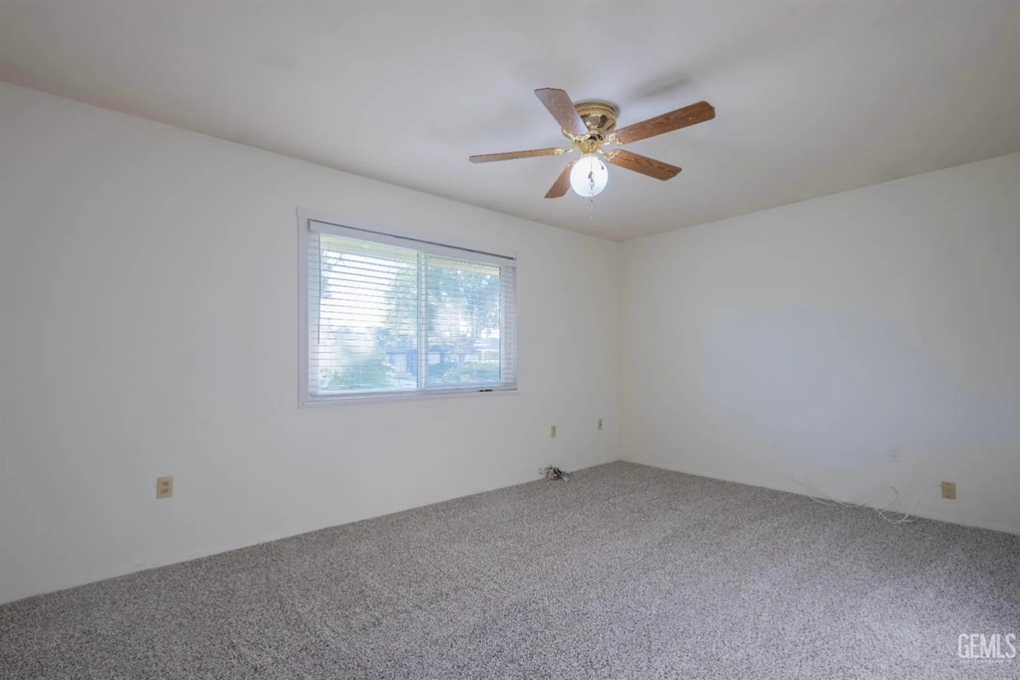 Property Slideshow image 26 of 44 | 504 cherry hills dr, Bakersfield, CA, 93309