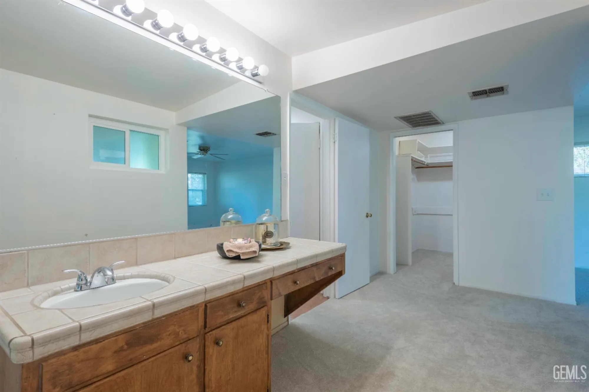 Property Slideshow image 18 of 44 | 504 cherry hills dr, Bakersfield, CA, 93309