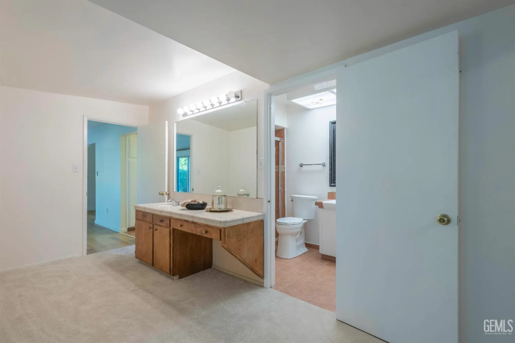 Property Slideshow image 19 of 44 | 504 cherry hills dr, Bakersfield, CA, 93309