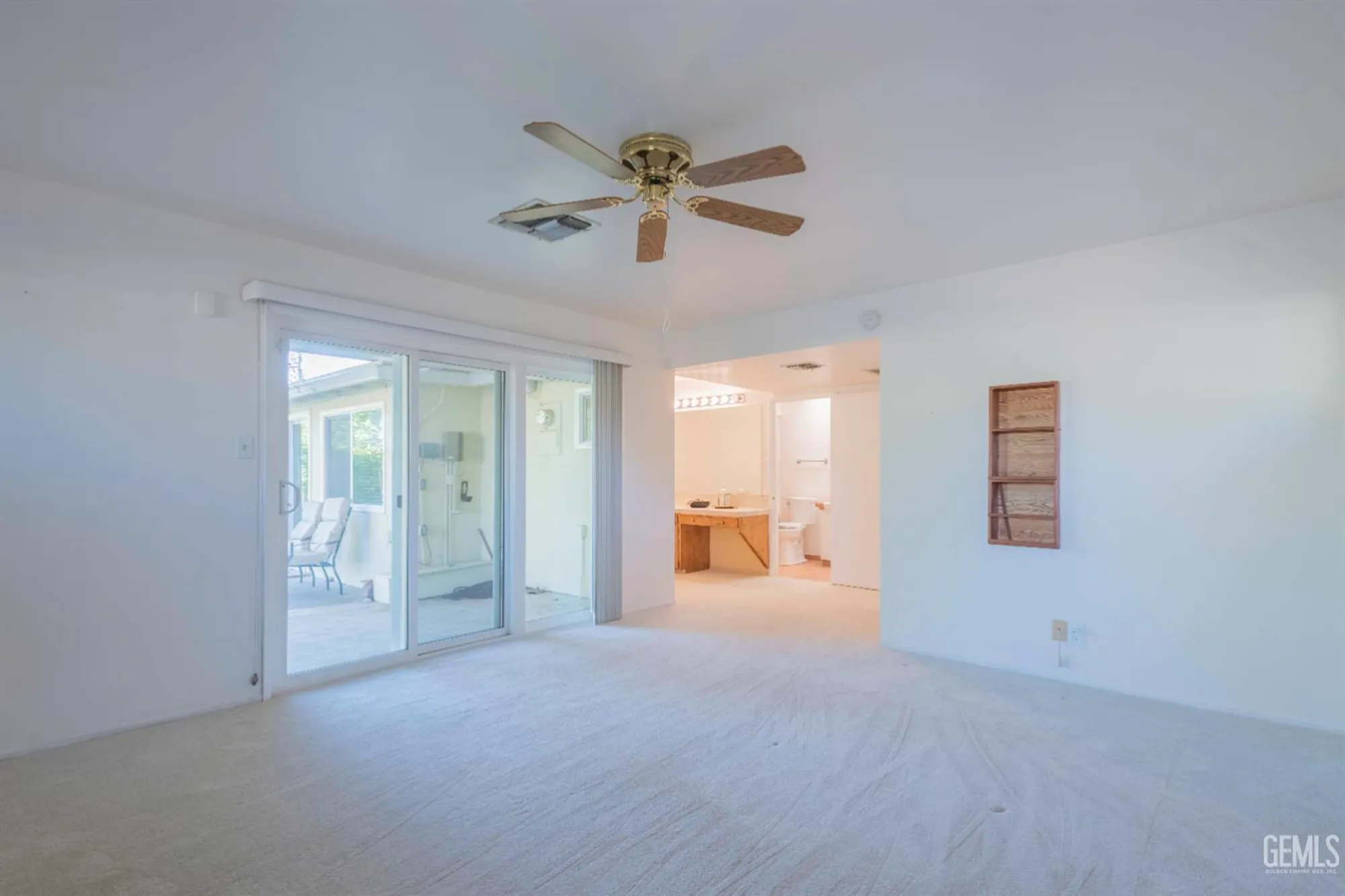 Property Slideshow image 16 of 44 | 504 cherry hills dr, Bakersfield, CA, 93309