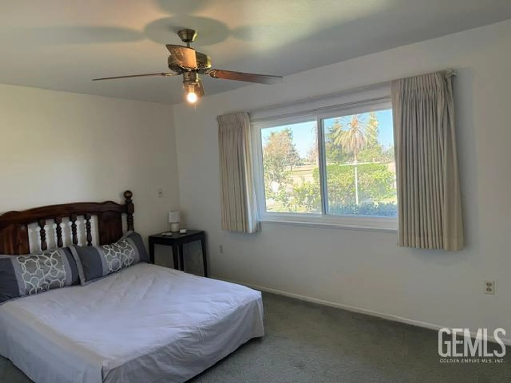 Property Slideshow image 12 of 23 | 604 river oaks dr, Bakersfield, CA, 93309