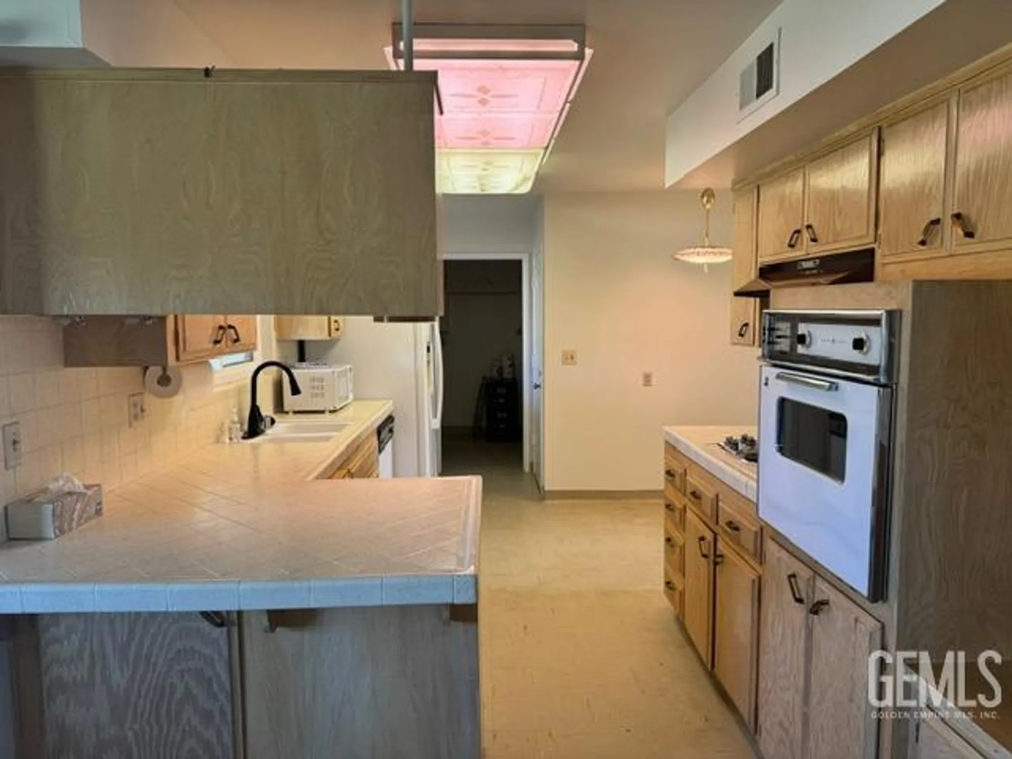Property Slideshow image 7 of 23 | 604 river oaks dr, Bakersfield, CA, 93309