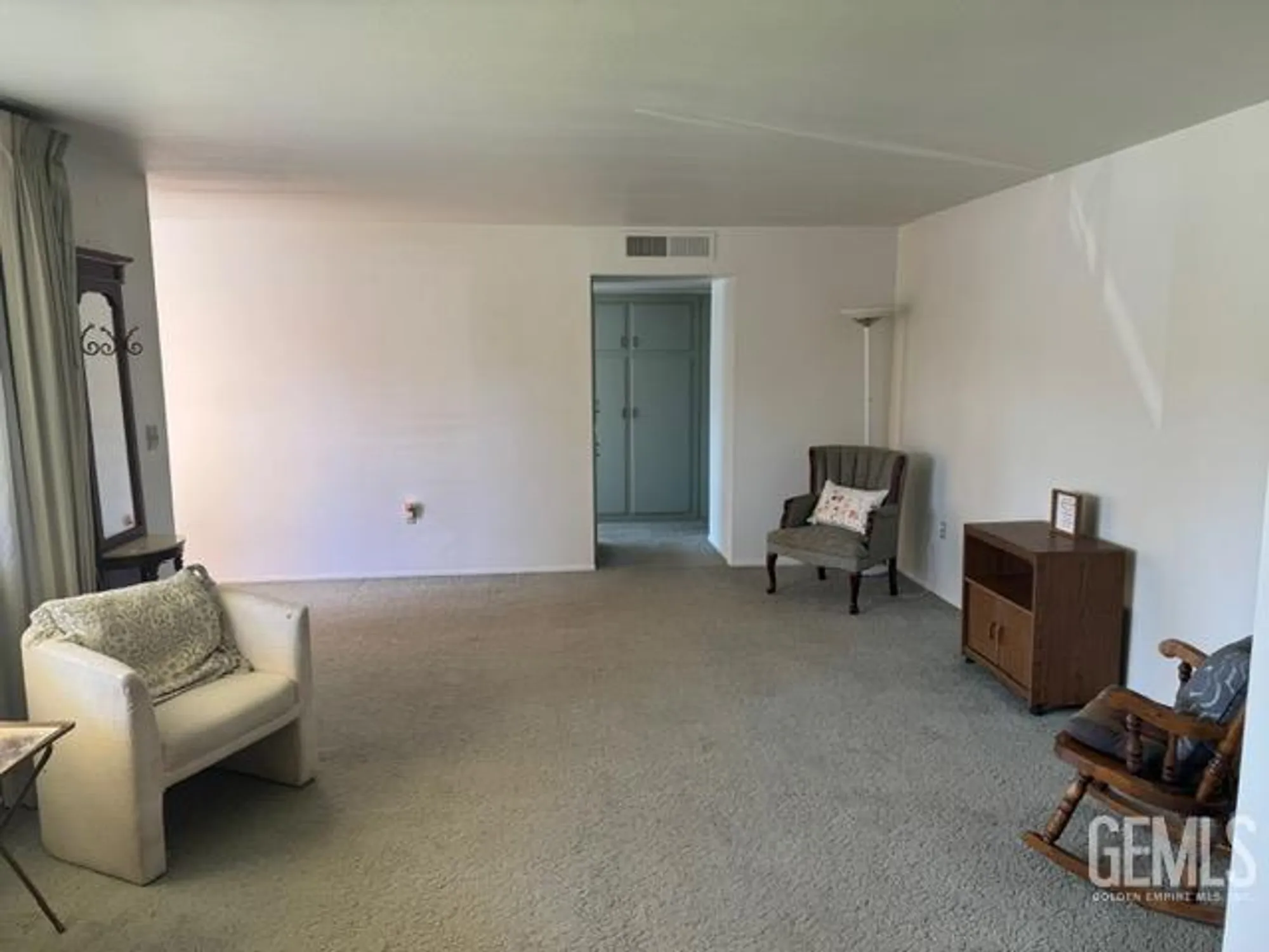 Property Slideshow image 5 of 23 | 604 river oaks dr, Bakersfield, CA, 93309