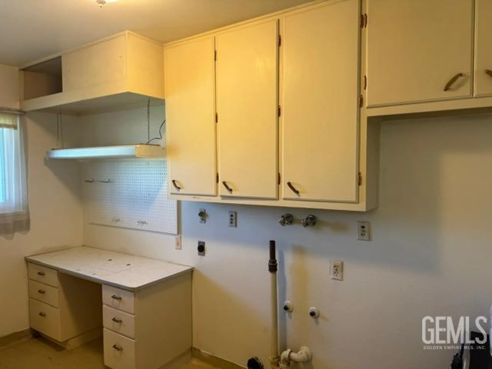 Property Slideshow image 15 of 23 | 604 river oaks dr, Bakersfield, CA, 93309