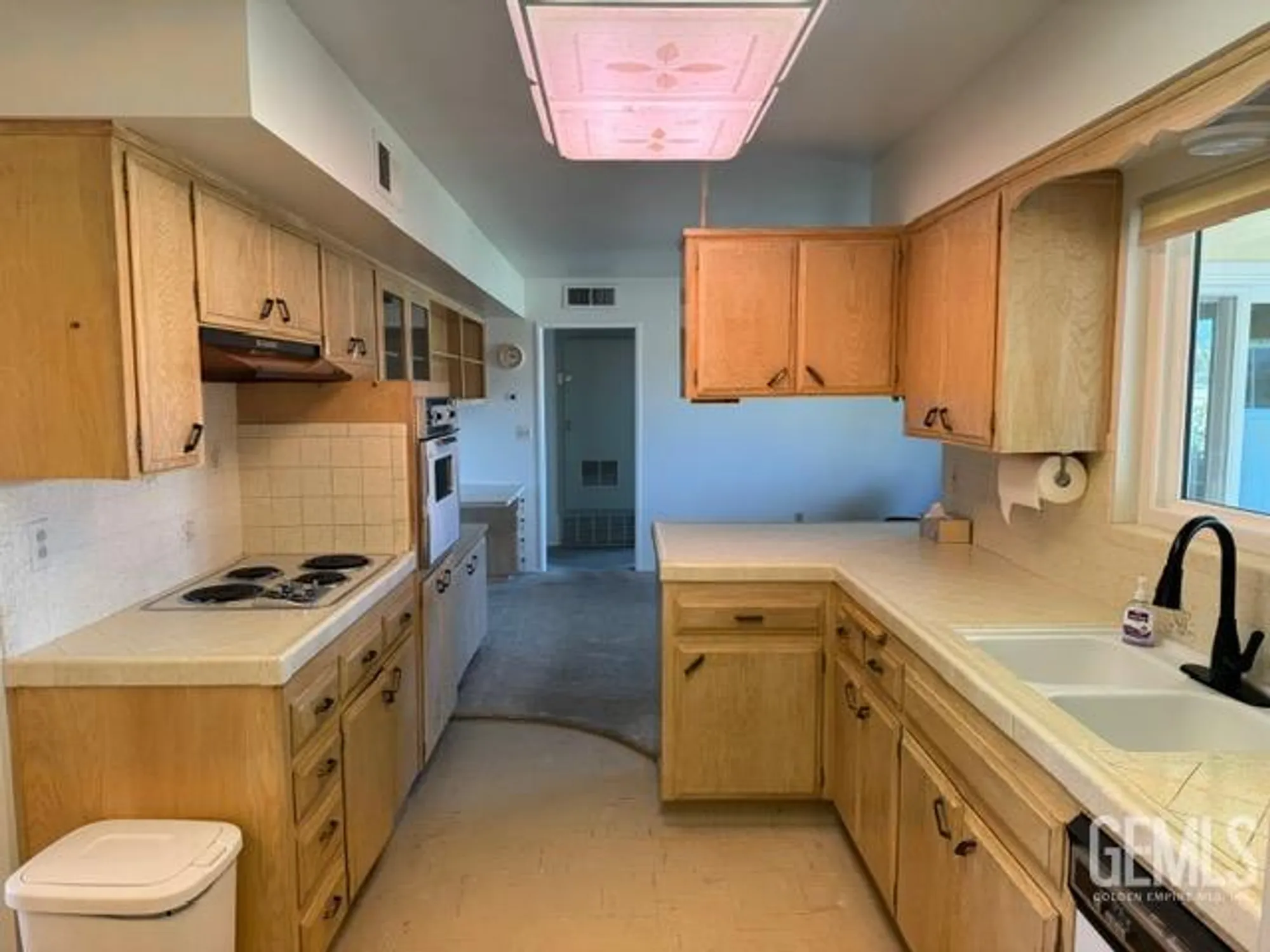 Property Slideshow image 6 of 23 | 604 river oaks dr, Bakersfield, CA, 93309