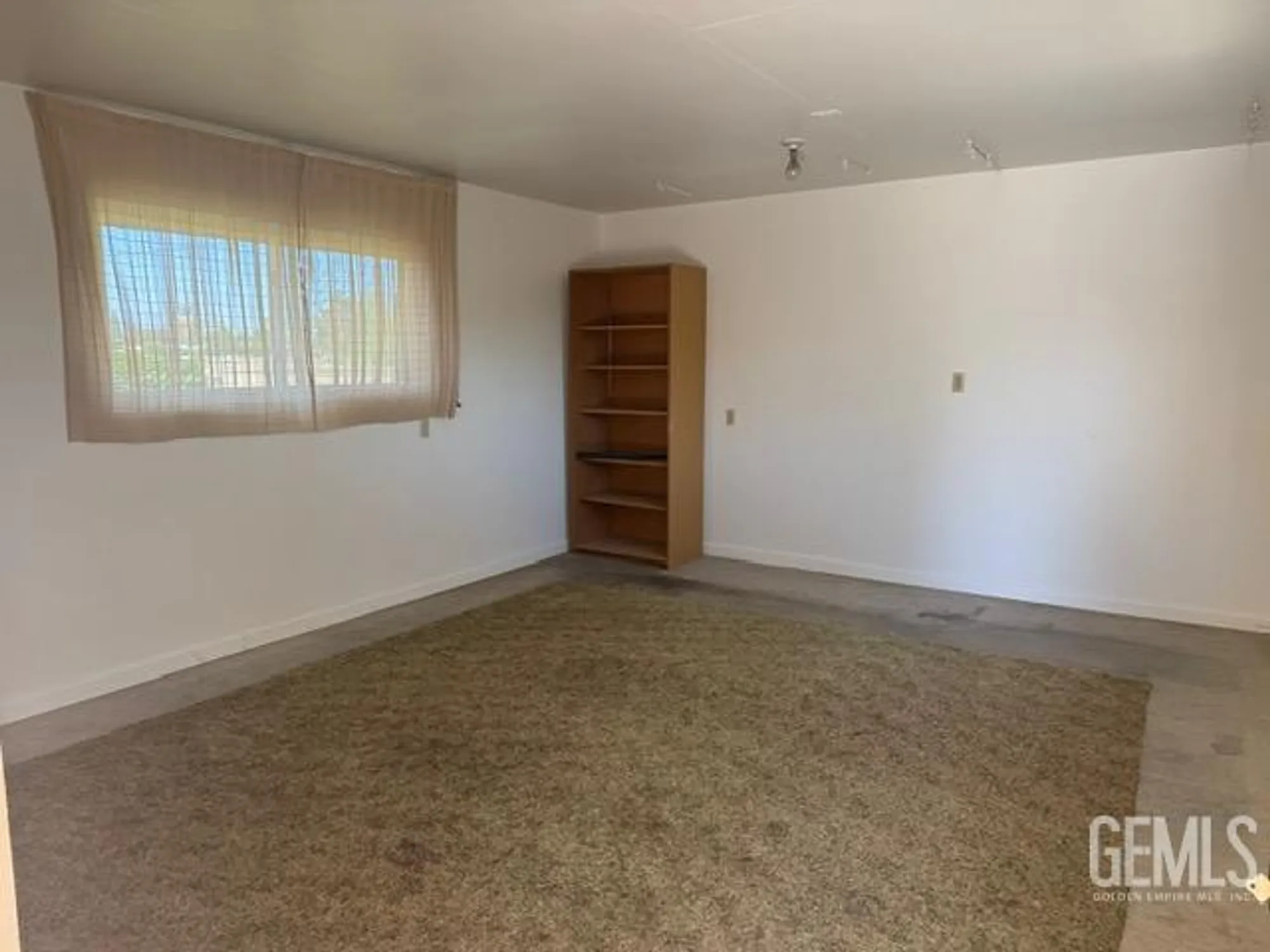 Property Slideshow image 22 of 23 | 604 river oaks dr, Bakersfield, CA, 93309