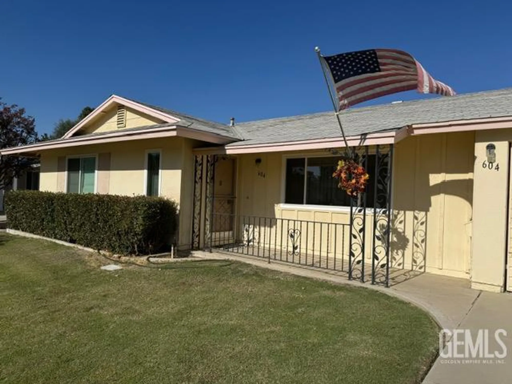 Property Slideshow image 3 of 23 | 604 river oaks dr, Bakersfield, CA, 93309