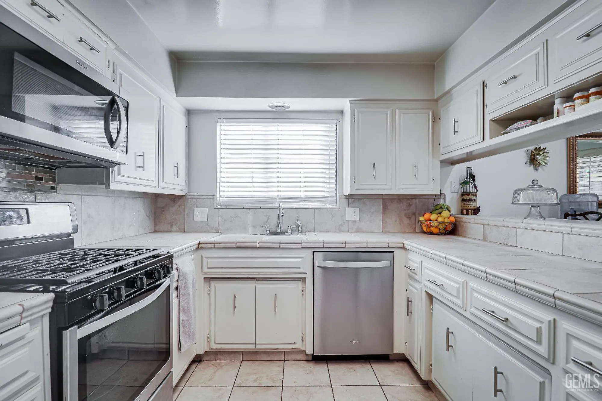 Property Slideshow image 12 of 25 | 705 new stine rd, Bakersfield, CA, 93309