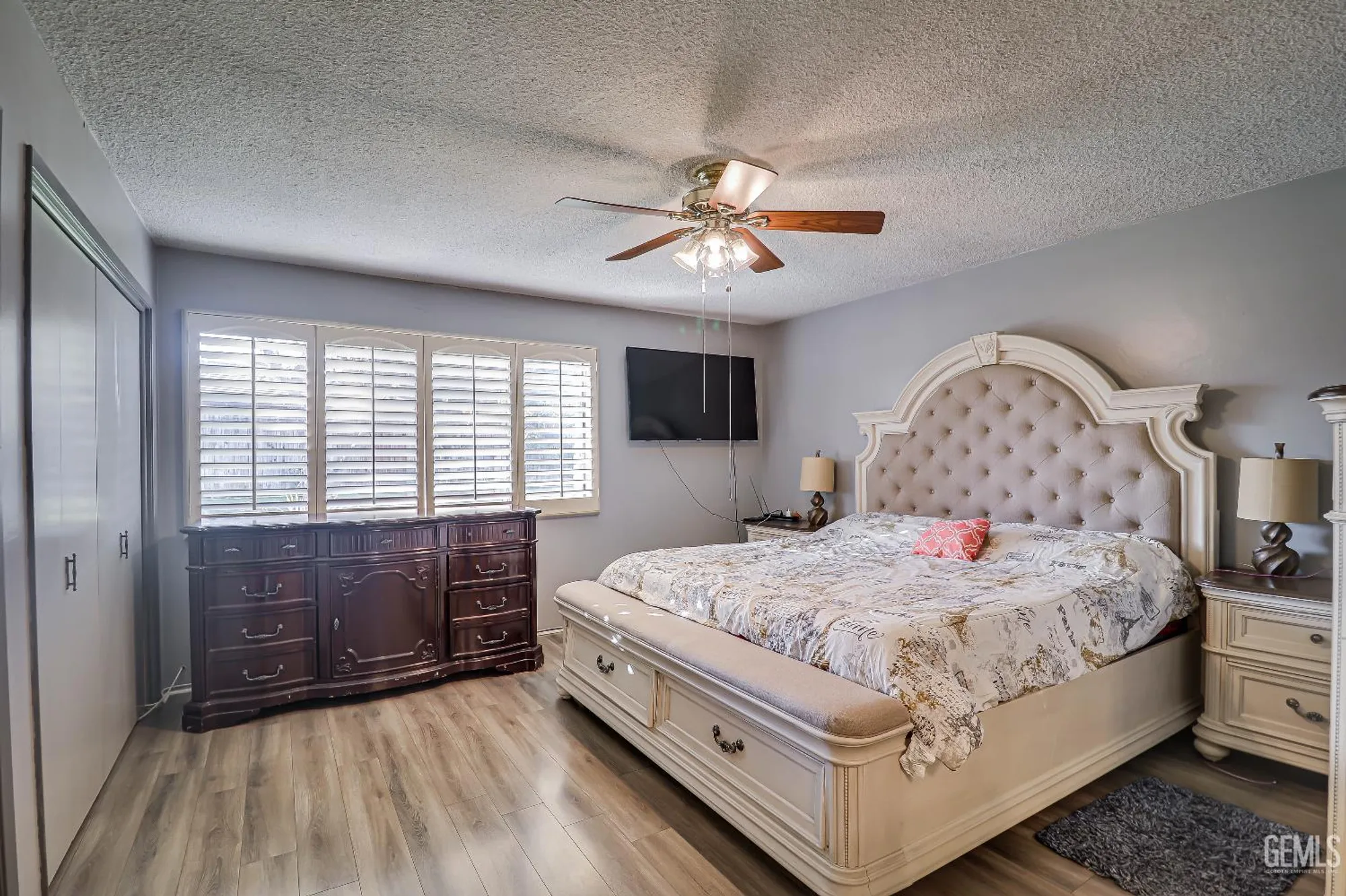 Property Slideshow image 19 of 25 | 705 new stine rd, Bakersfield, CA, 93309