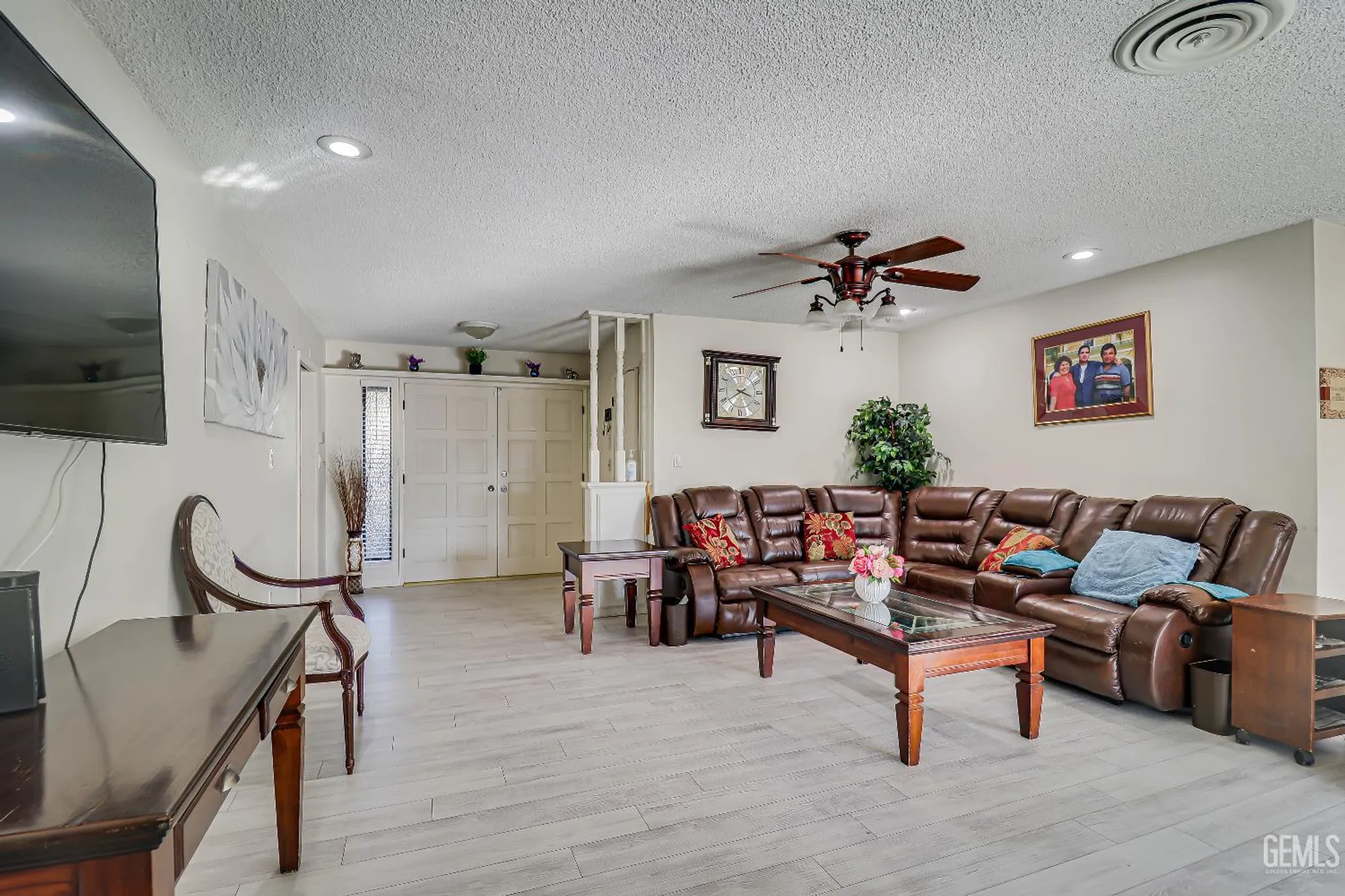 Property Slideshow image 6 of 25 | 705 new stine rd, Bakersfield, CA, 93309
