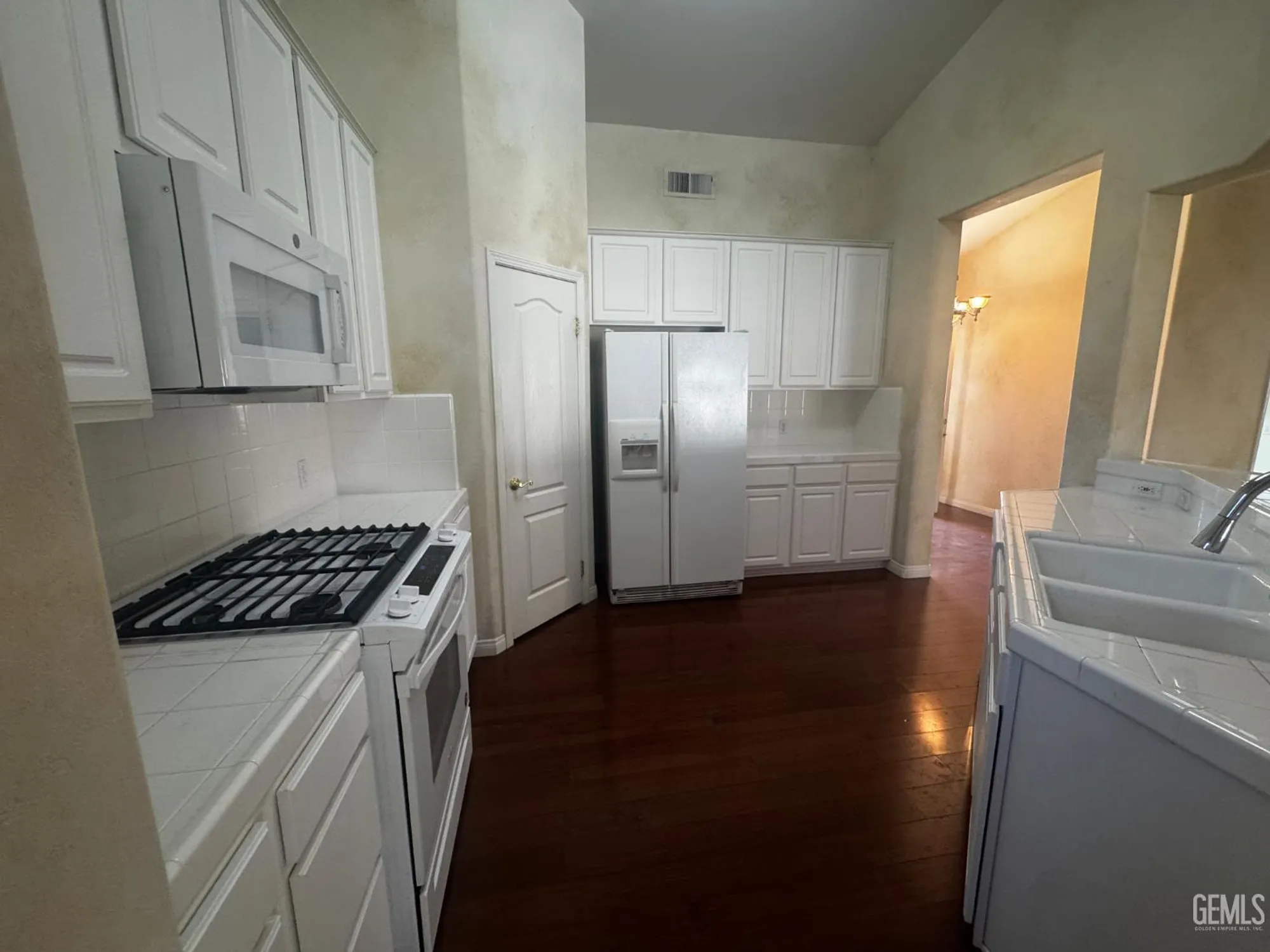 Property Slideshow image 6 of 15 | 9800 cabbage rose ave, Bakersfield, CA, 93311