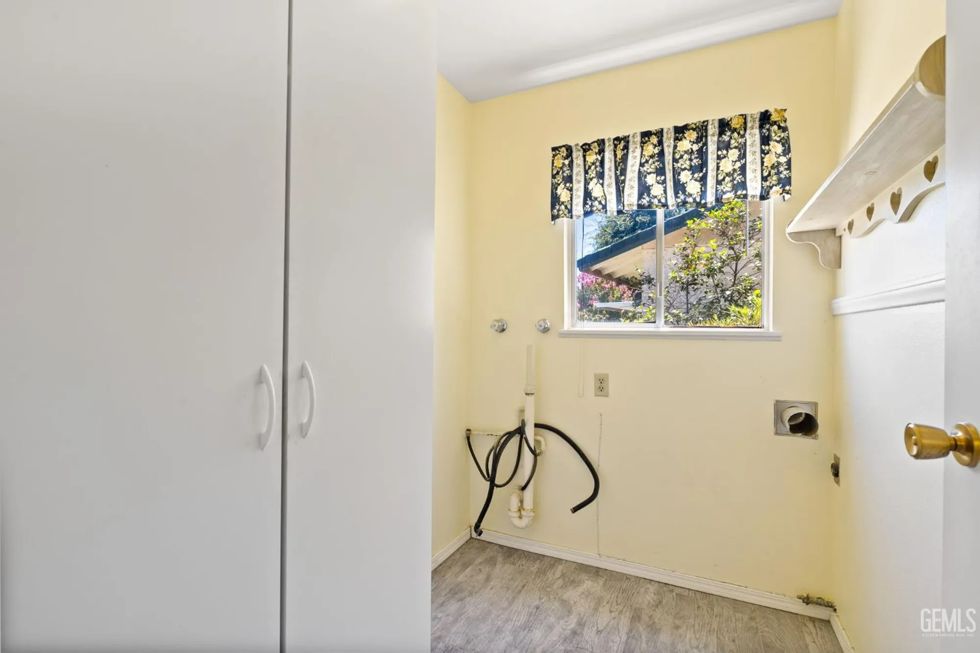 Property Slideshow image 24 of 26 | 900 cherry hills dr, Bakersfield, CA, 93309