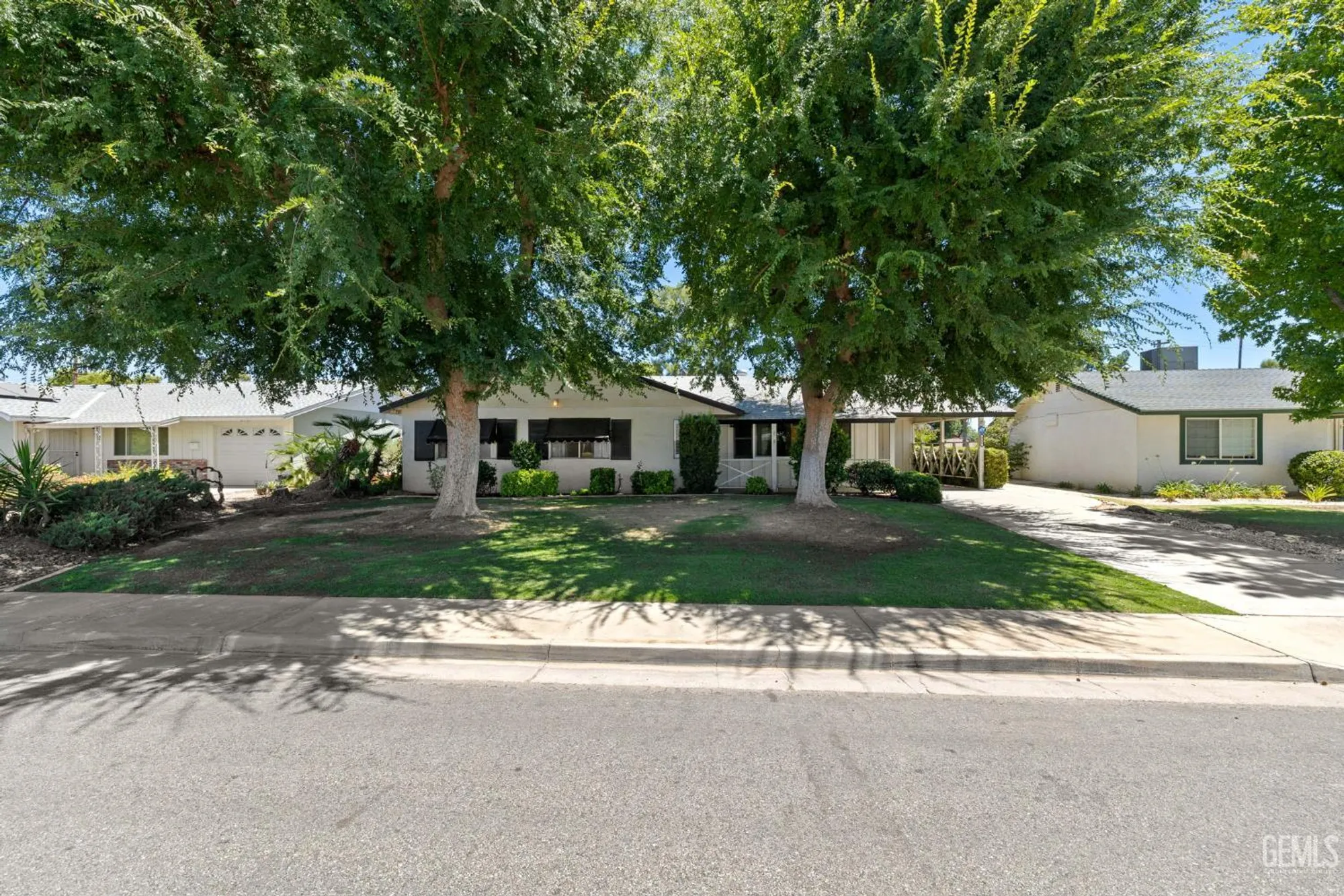 Property Slideshow image 17 of 26 | 900 cherry hills dr, Bakersfield, CA, 93309