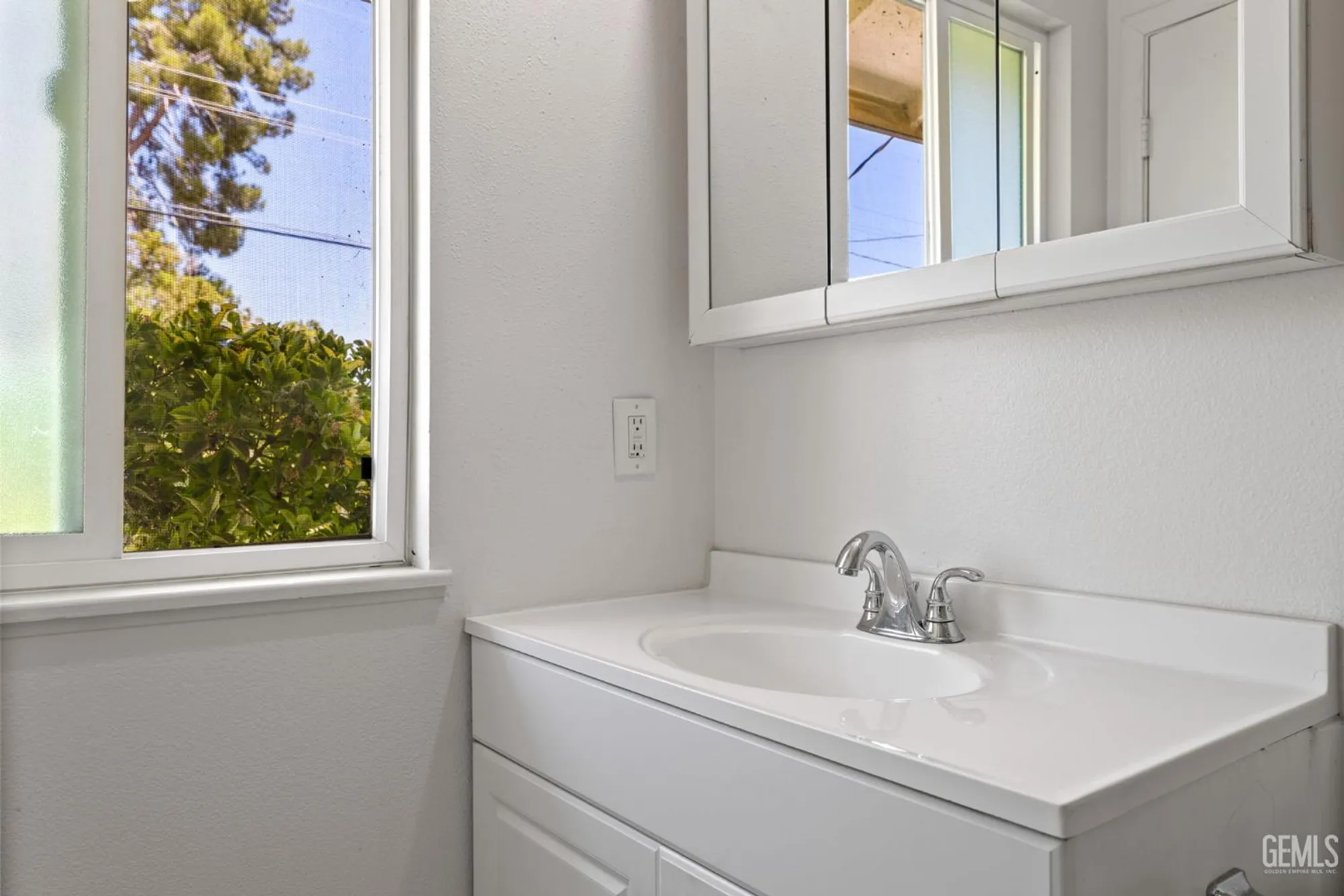 Property Slideshow image 25 of 26 | 900 cherry hills dr, Bakersfield, CA, 93309