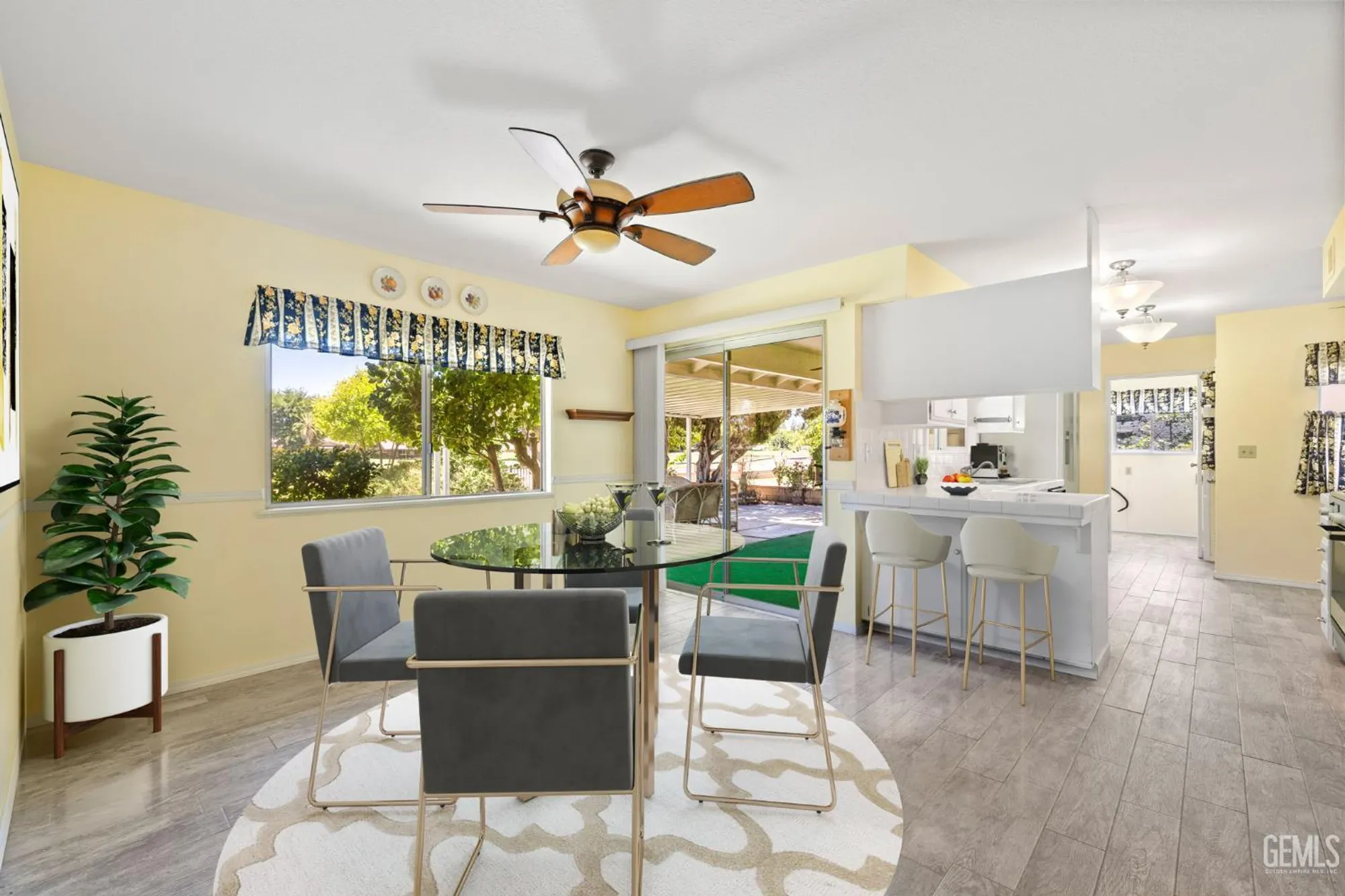 Property Slideshow image 9 of 26 | 900 cherry hills dr, Bakersfield, CA, 93309