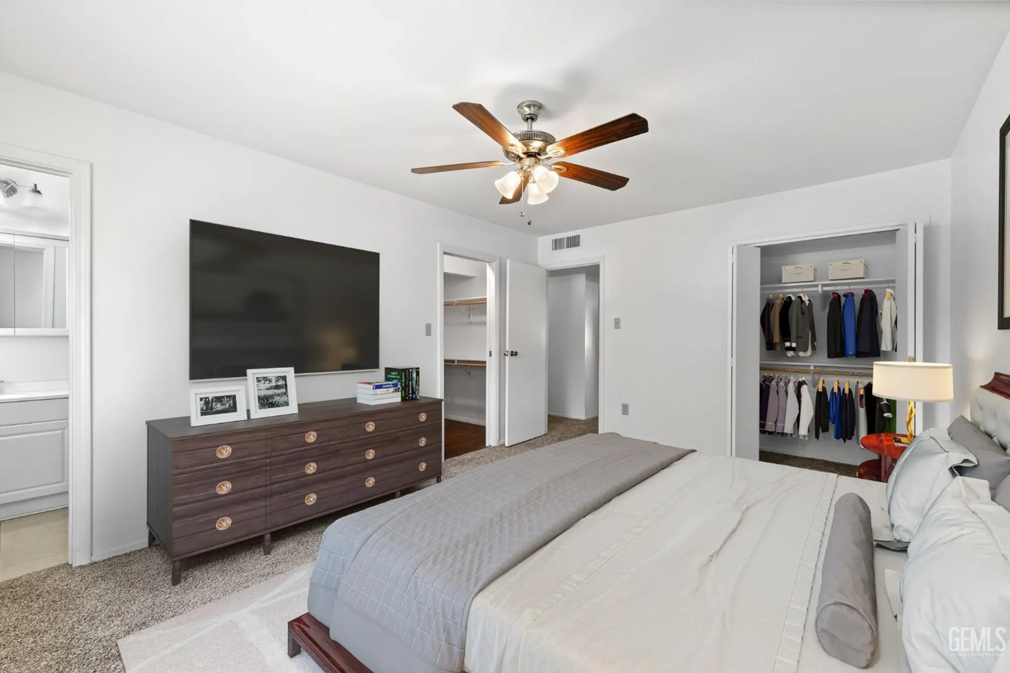 Property Slideshow image 11 of 26 | 900 cherry hills dr, Bakersfield, CA, 93309