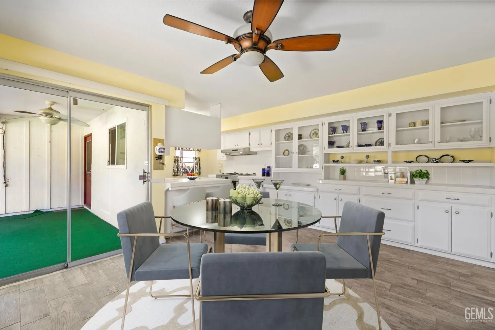 Property Slideshow image 8 of 26 | 900 cherry hills dr, Bakersfield, CA, 93309