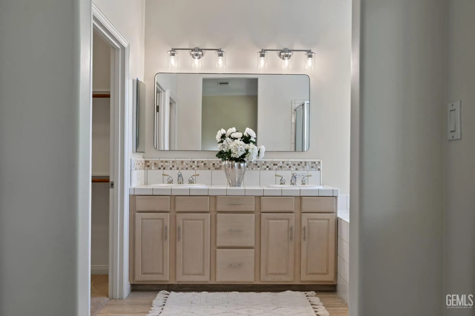 Property Slideshow image 22 of 75 | 3019 violet rose ct, Bakersfield, CA, 93311