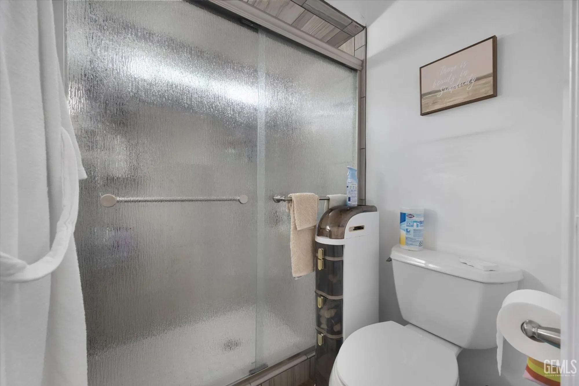 Property Slideshow image 27 of 46 | 705 bermuda st, Bakersfield, CA, 93309