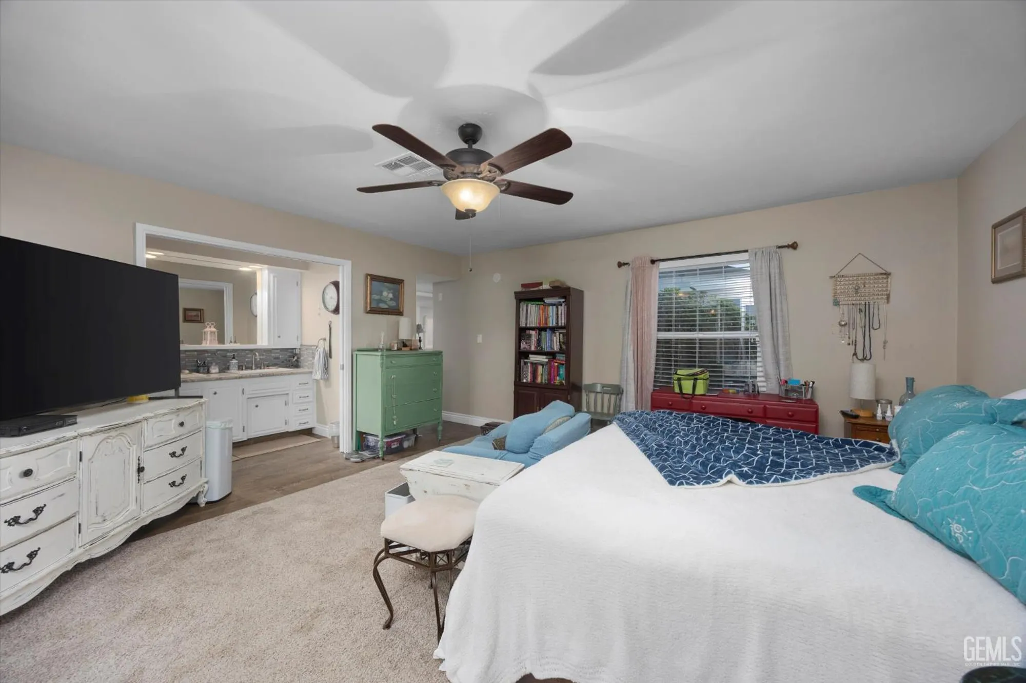 Property Slideshow image 24 of 46 | 705 bermuda st, Bakersfield, CA, 93309