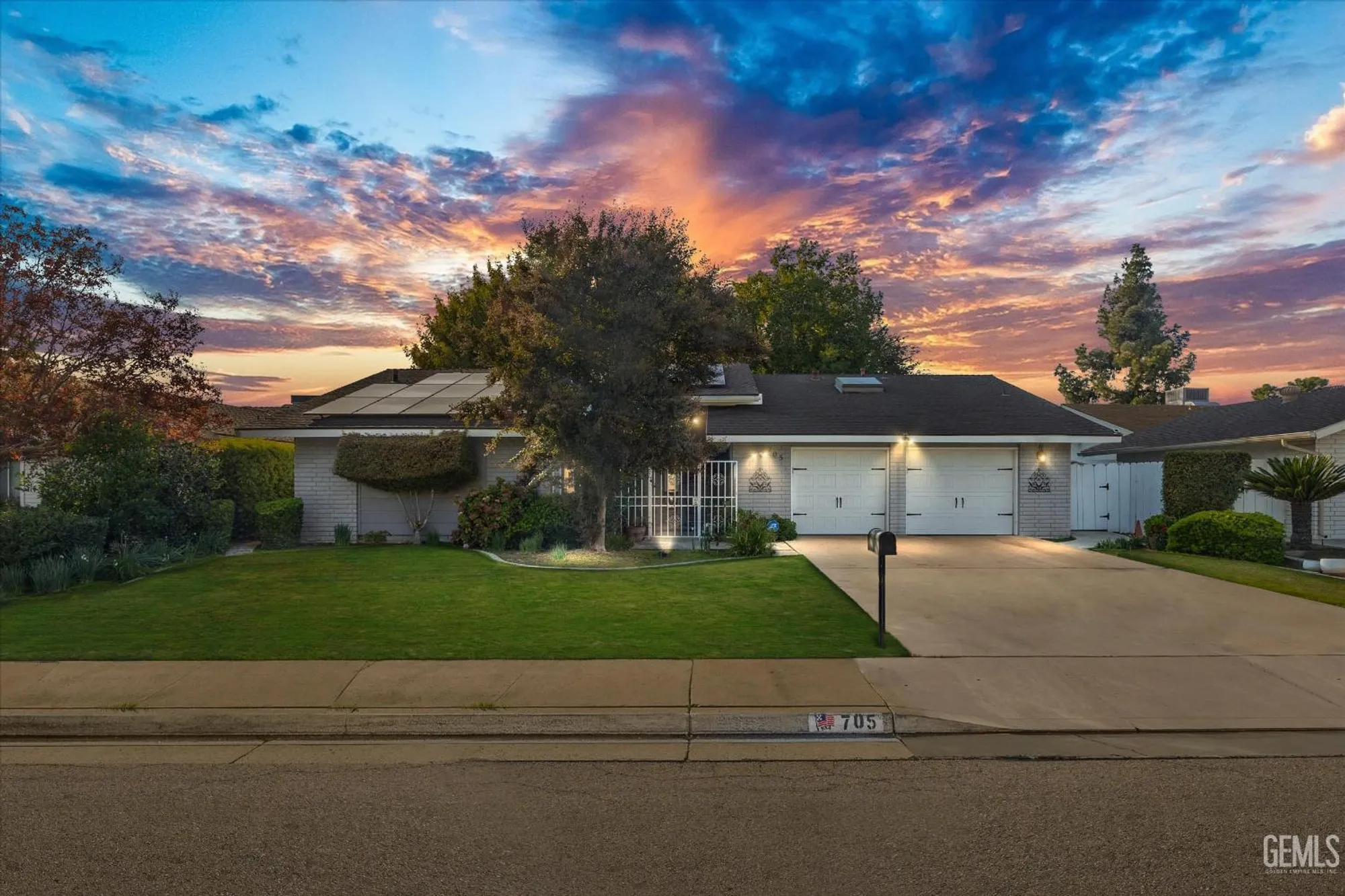Property Slideshow image 1 of 46 | 705 bermuda st, Bakersfield, CA, 93309