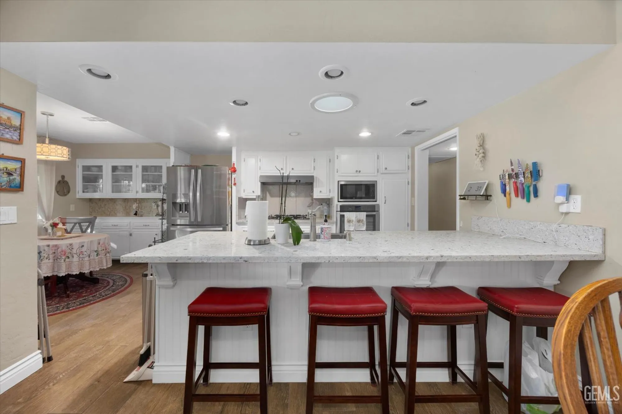 Property Slideshow image 16 of 46 | 705 bermuda st, Bakersfield, CA, 93309