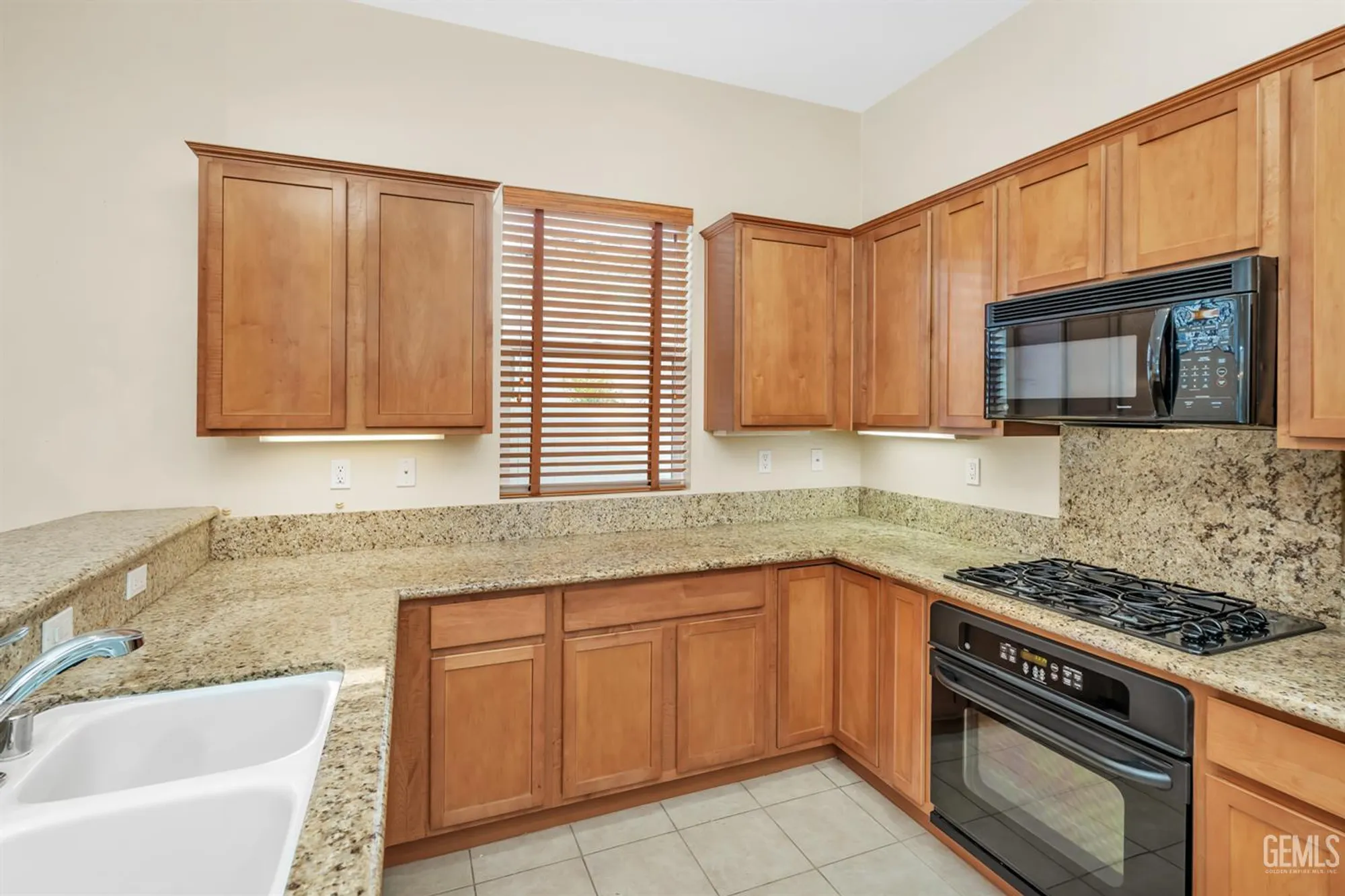 Property Slideshow image 11 of 56 | 14319 terrazzo dr, Bakersfield, CA, 93306